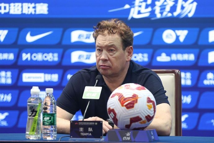 斯卢茨基:比赛结果确实令人心痛,总体来说我们创造出的机会很多